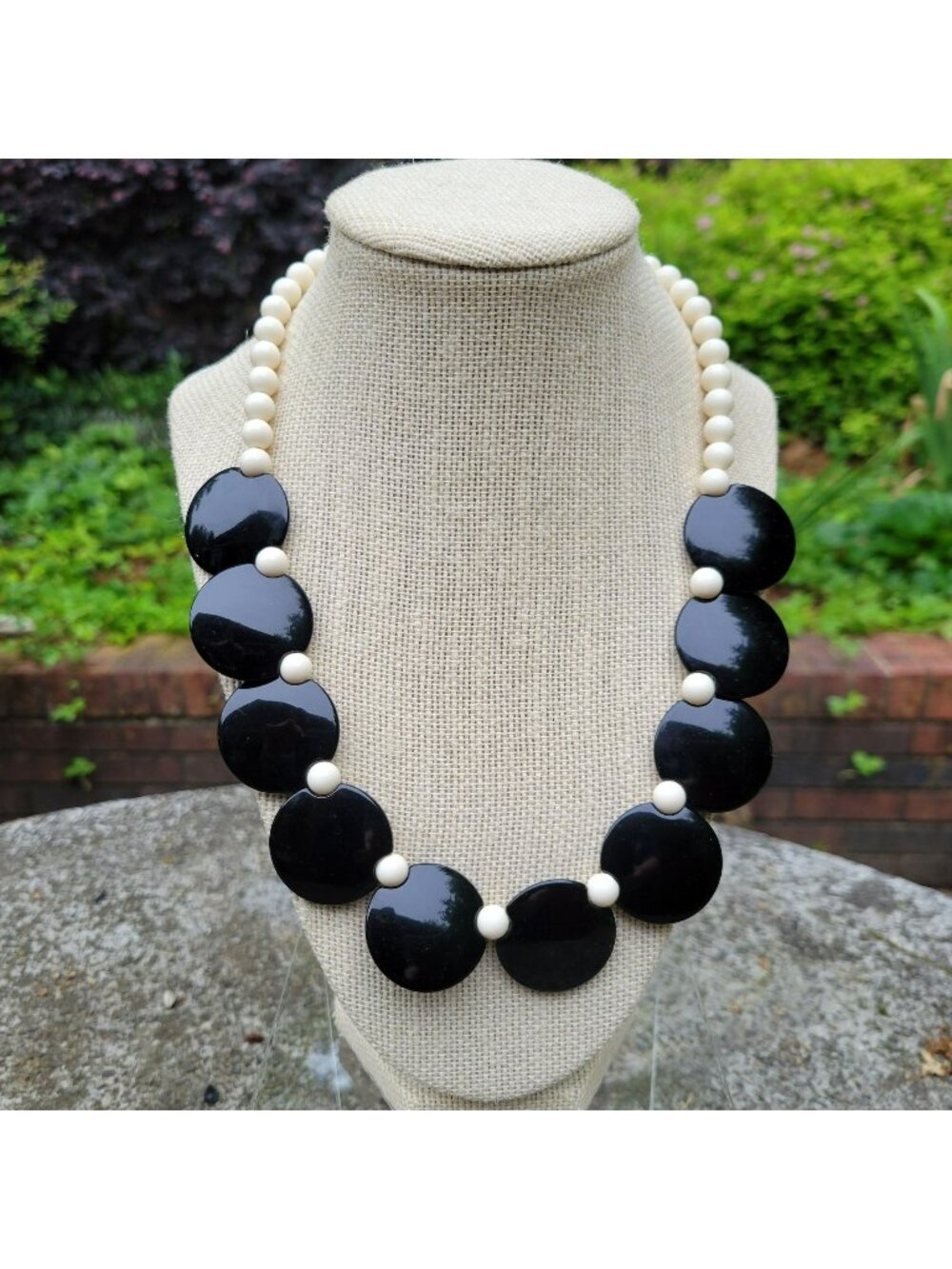 1987 Avon Color Works Choker Black & White Beaded Necklace With Large Glossy Dis